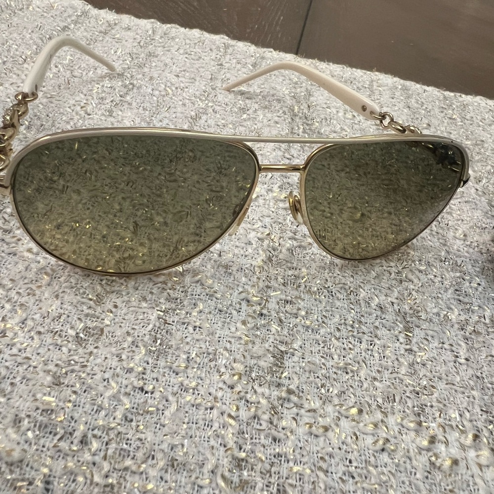 AUTHENTIC GUCCI Aviator Sunglasses with Gold Frame - Picture 9 of 10